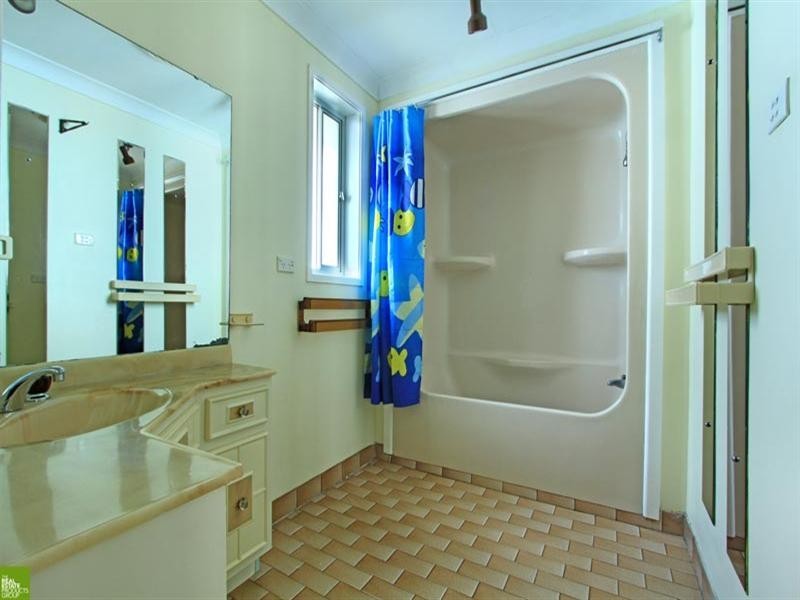 81 Madigan Boulevard, Mount Warrigal NSW 2528