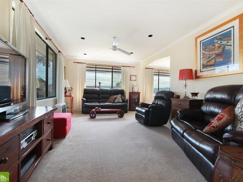 1 Hogan Avenue, Mount Warrigal NSW 2528