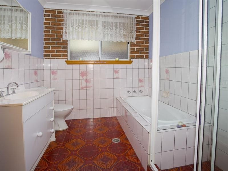 32 Little Lake Crescent, Warilla NSW 2528