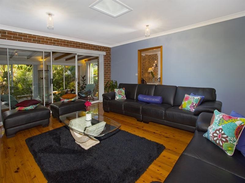 32 Little Lake Crescent, Warilla NSW 2528