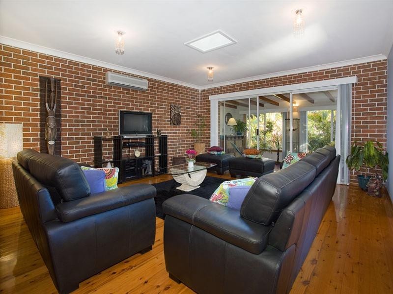 32 Little Lake Crescent, Warilla NSW 2528