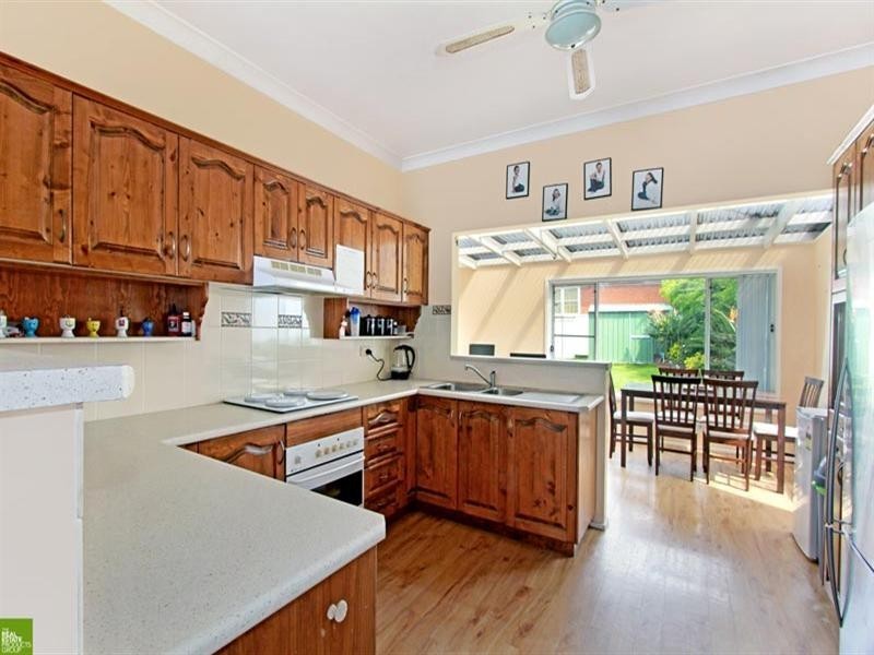 2 Bluebell Road, Barrack Heights NSW 2528