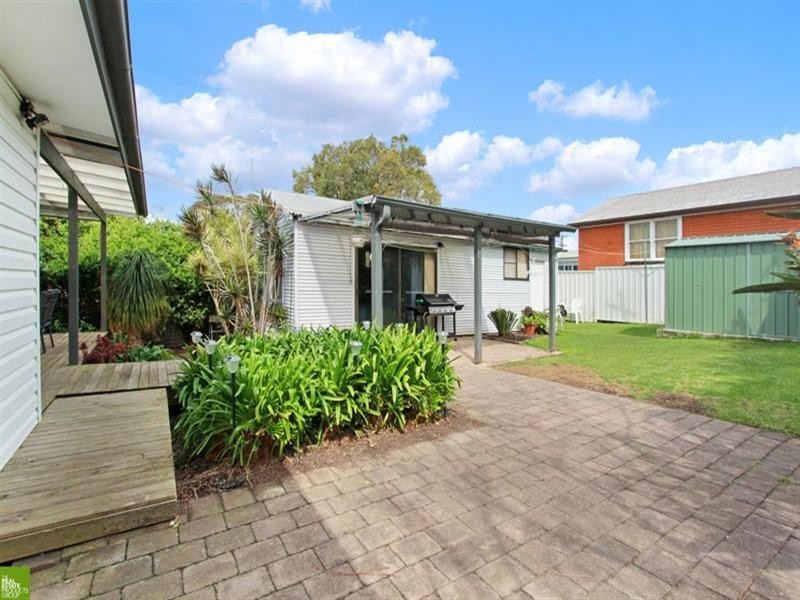 2 Bluebell Road, Barrack Heights NSW 2528