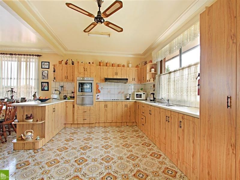 4 Gilgandra Street, Lake Heights NSW 2502