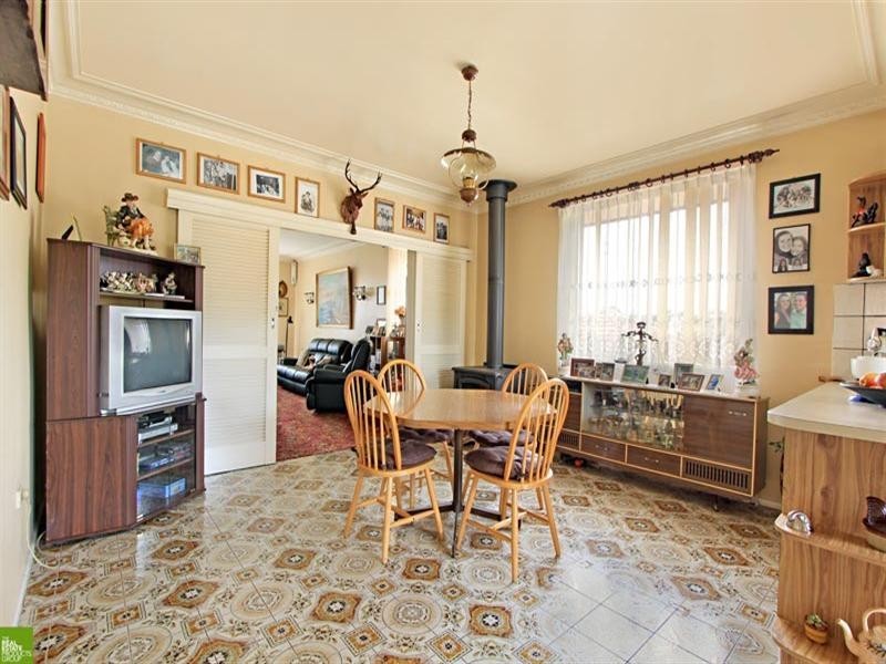 4 Gilgandra Street, Lake Heights NSW 2502