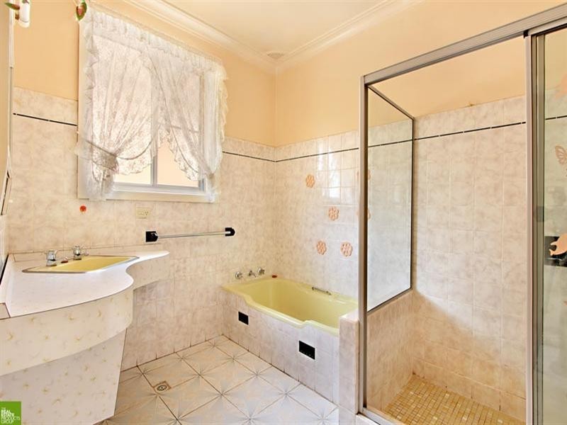 4 Gilgandra Street, Lake Heights NSW 2502