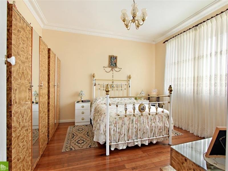 4 Gilgandra Street, Lake Heights NSW 2502