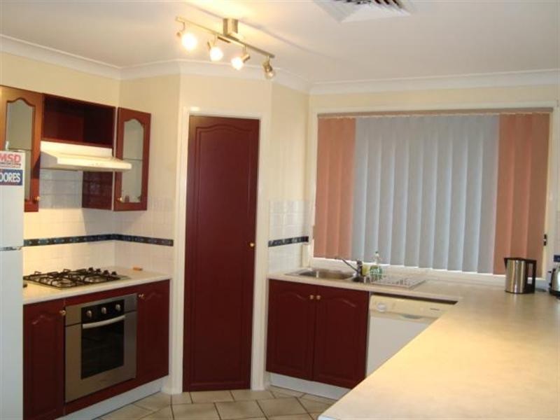 10 Downes Drive, Albion Park NSW 2527