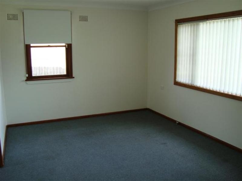 516 Northcliffe Drive, Berkeley NSW 2506