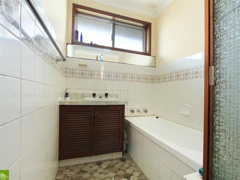 83 Lake Entrance Road, Barrack Heights NSW 2528