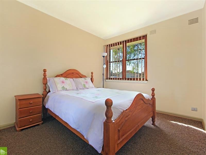 52 Lake Entrance Road, Warilla NSW 2528