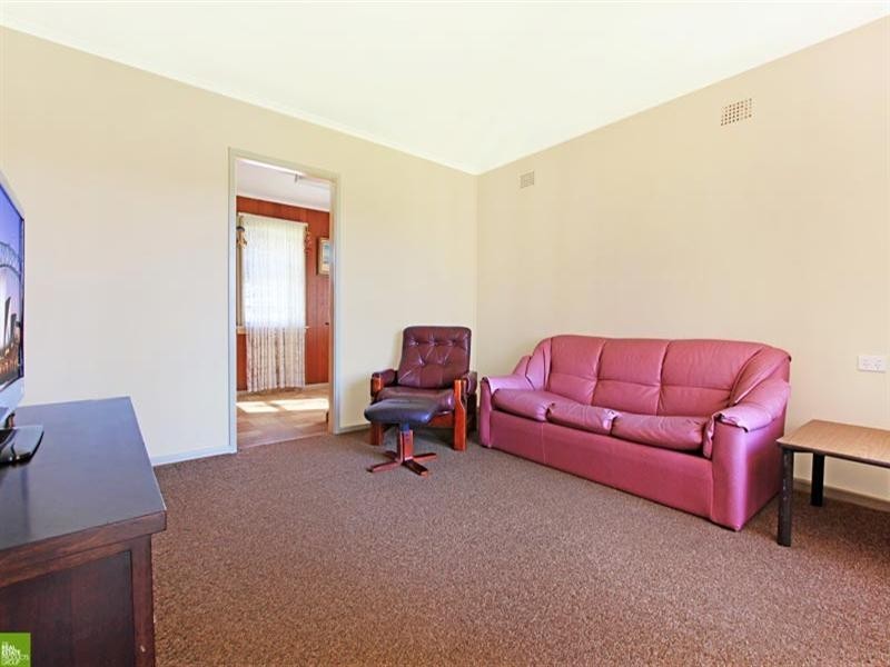 52 Lake Entrance Road, Warilla NSW 2528