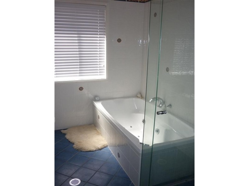 44 Buena Vista Avenue, Lake Heights NSW 2502