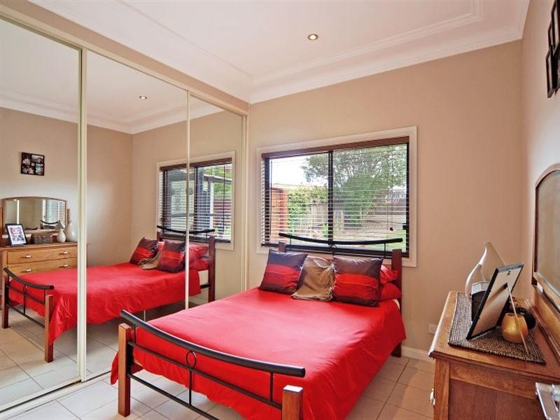 31 Trevor Avenue, Lake Heights NSW 2502