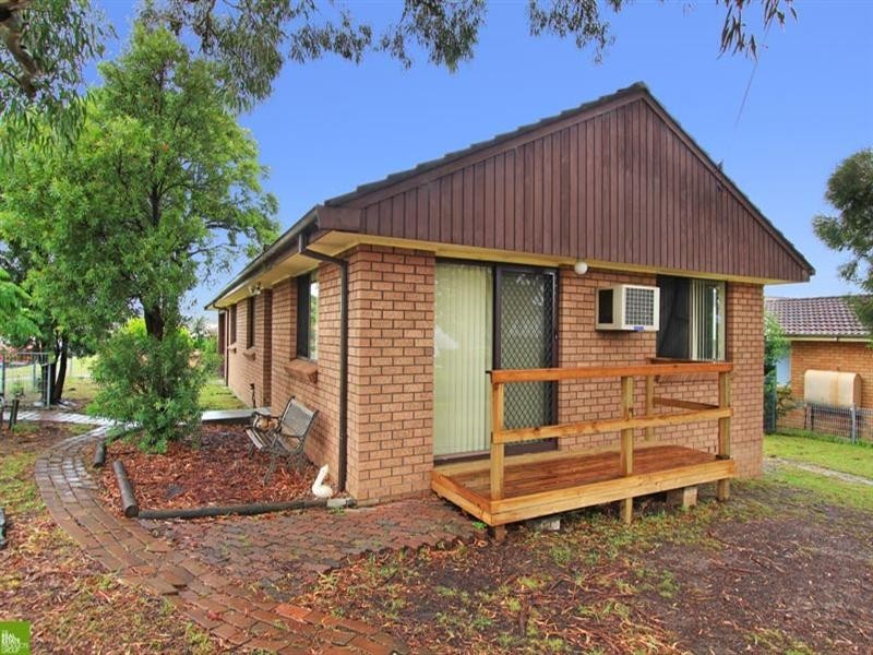 8 Shipton Crescent, Mount Warrigal NSW 2528