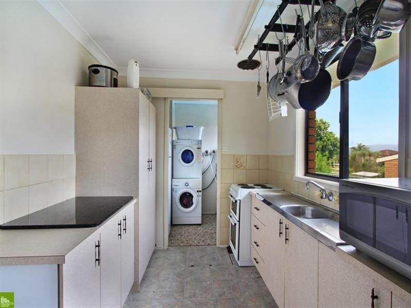 8 Shipton Crescent, Mount Warrigal NSW 2528