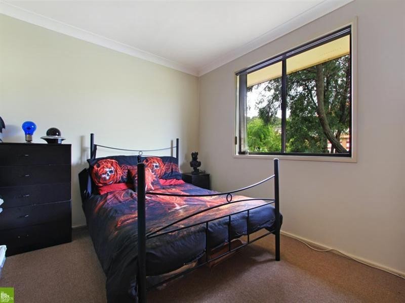 8 Shipton Crescent, Mount Warrigal NSW 2528