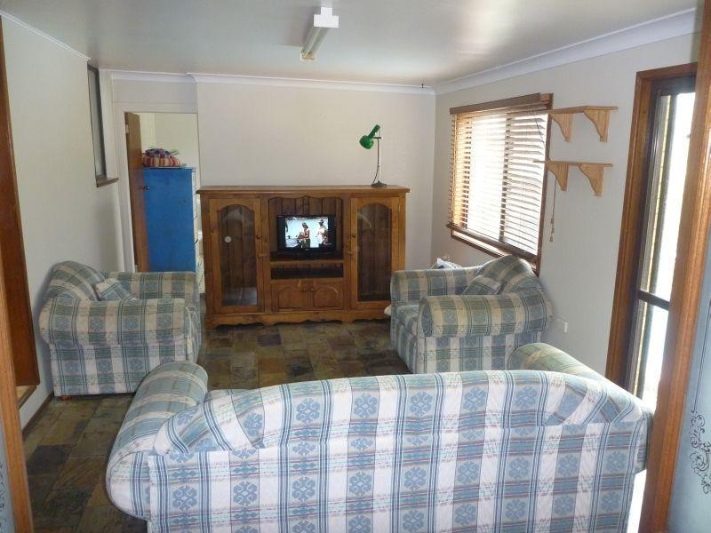 3 Cox Parade, Mount Warrigal NSW 2528