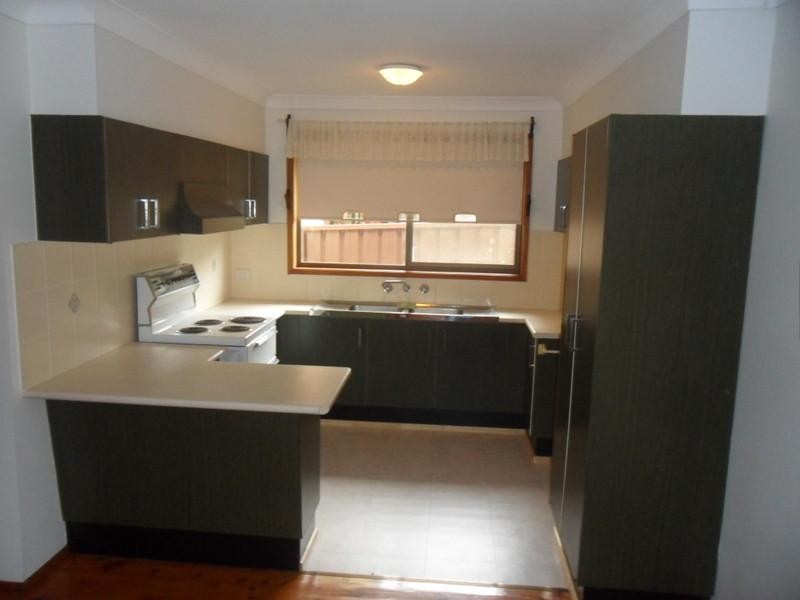 31 Shipton Crescent, Mount Warrigal NSW 2528