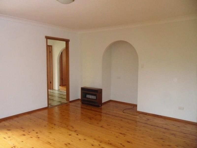 31 Shipton Crescent, Mount Warrigal NSW 2528