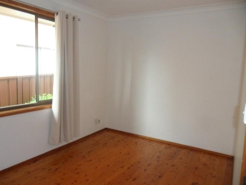 31 Shipton Crescent, Mount Warrigal NSW 2528