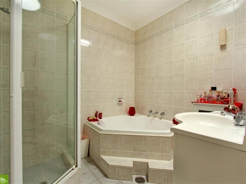 2/66 Peterborough Avenue, Lake Illawarra NSW 2528