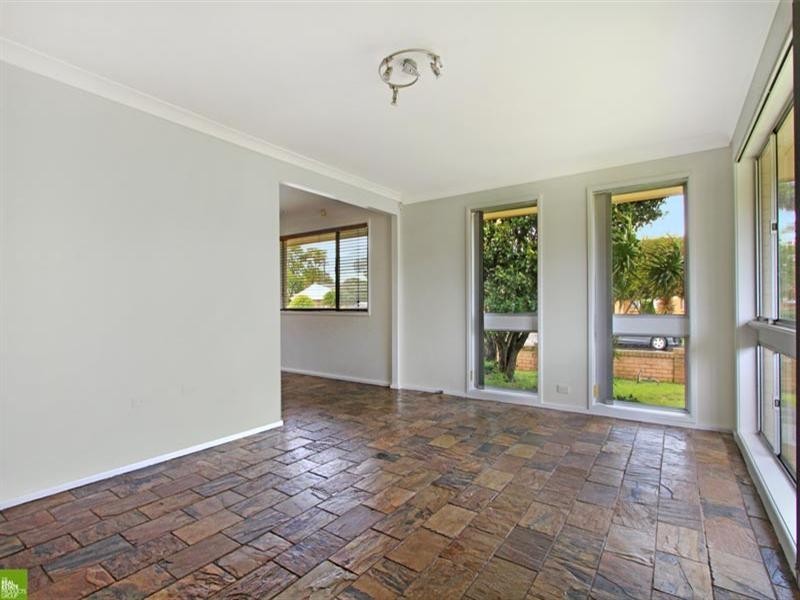 6 Lindesay Street, Barrack Heights NSW 2528