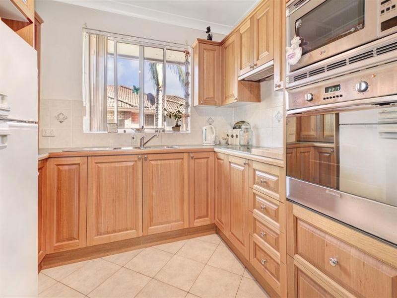 3/8 Peterborough Avenue, Lake Illawarra NSW 2528