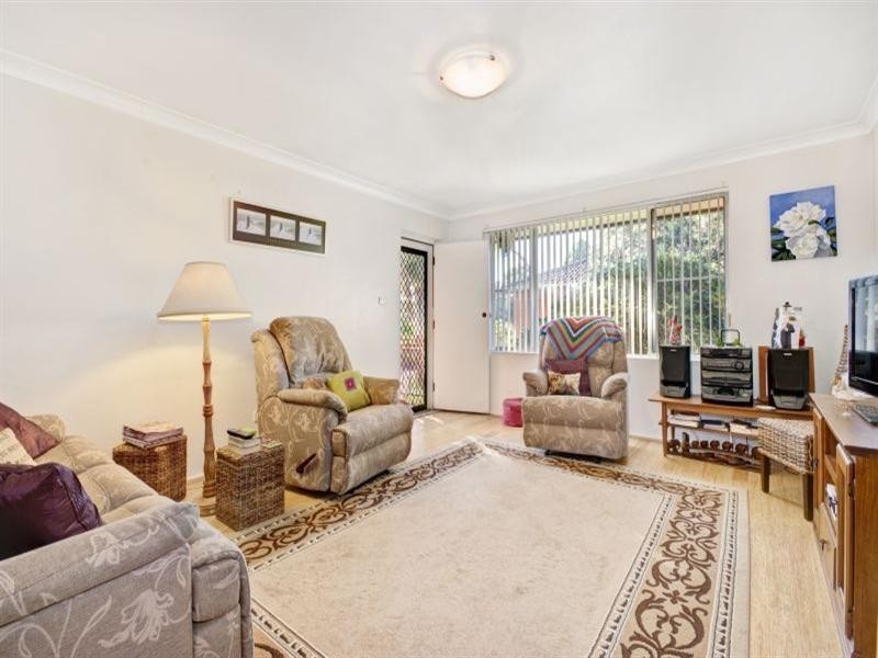 3/8 Peterborough Avenue, Lake Illawarra NSW 2528