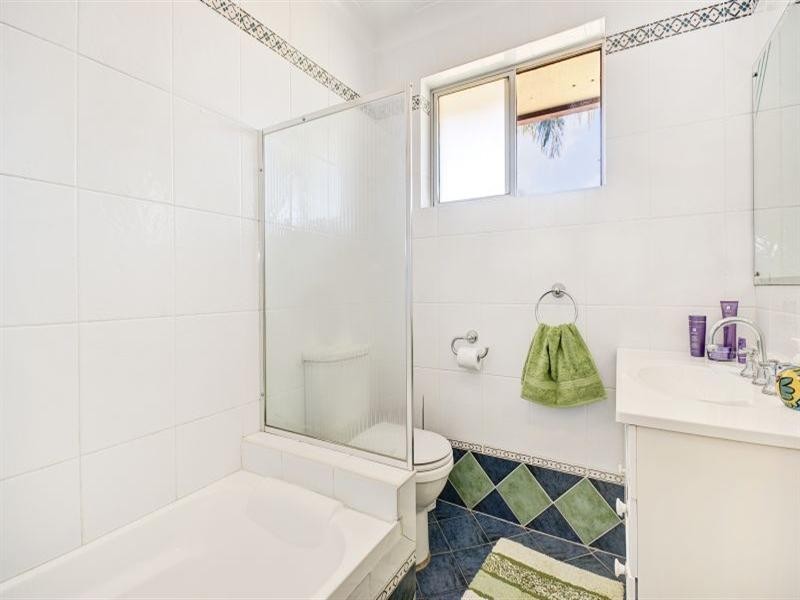 3/8 Peterborough Avenue, Lake Illawarra NSW 2528