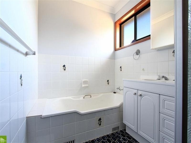 22 Little Lake Crescent, Warilla NSW 2528