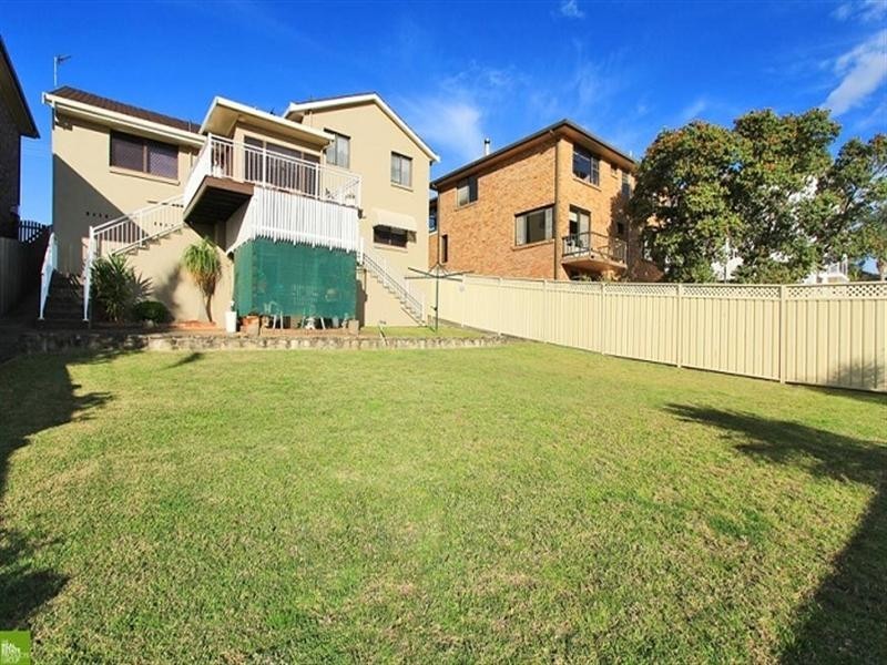 22 Little Lake Crescent, Warilla NSW 2528