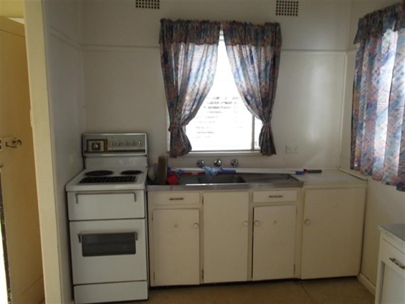 6 Grasmere Street, Mount Saint Thomas NSW 2500