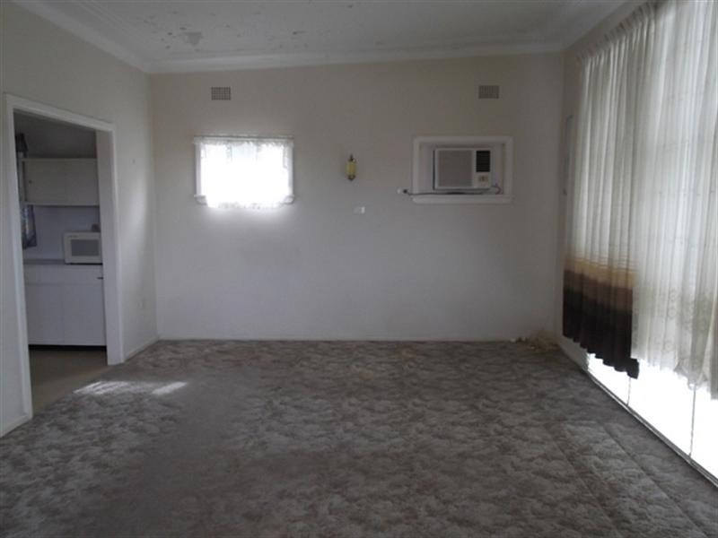 6 Grasmere Street, Mount Saint Thomas NSW 2500