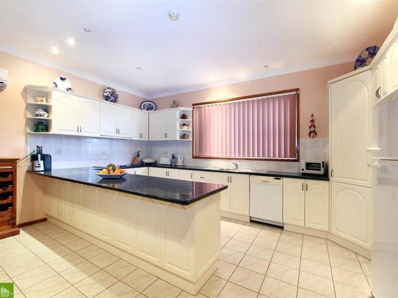 4 Summerfield Place, Barrack Heights NSW 2528