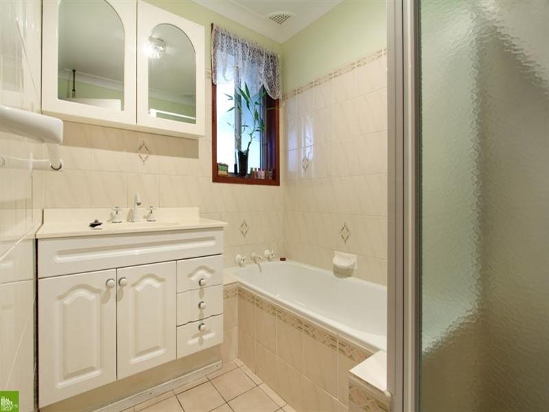 4 Summerfield Place, Barrack Heights NSW 2528