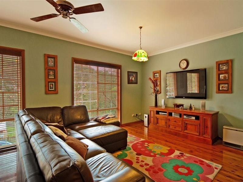 35 Valley Drive, Figtree NSW 2525