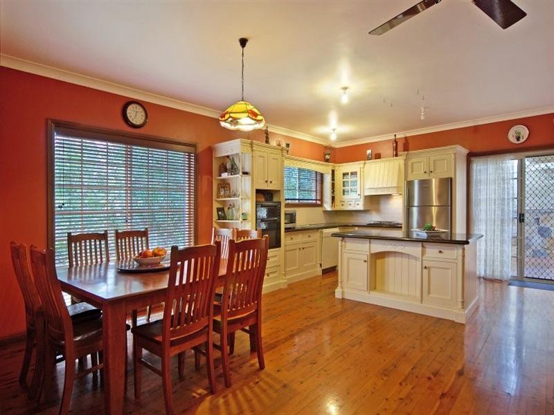 35 Valley Drive, Figtree NSW 2525