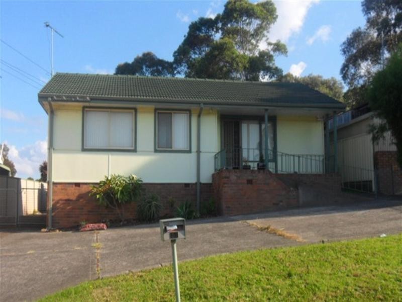 11 Madigan Boulevard, Mount Warrigal NSW 2528