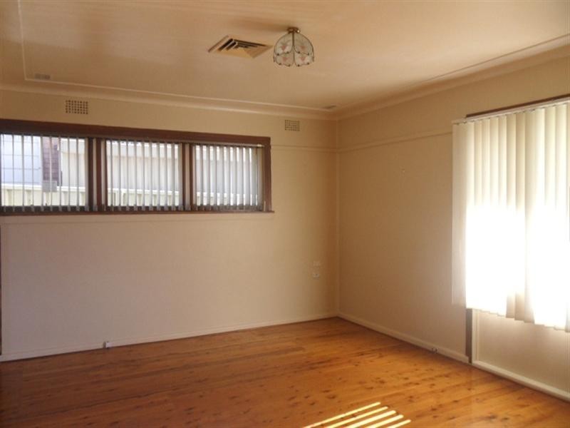 11 Madigan Boulevard, Mount Warrigal NSW 2528