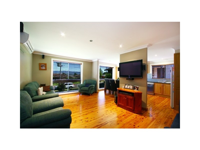 17 Lawrence Avenue, Mount Warrigal NSW 2528