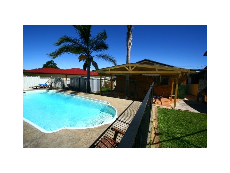 17 Lawrence Avenue, Mount Warrigal NSW 2528