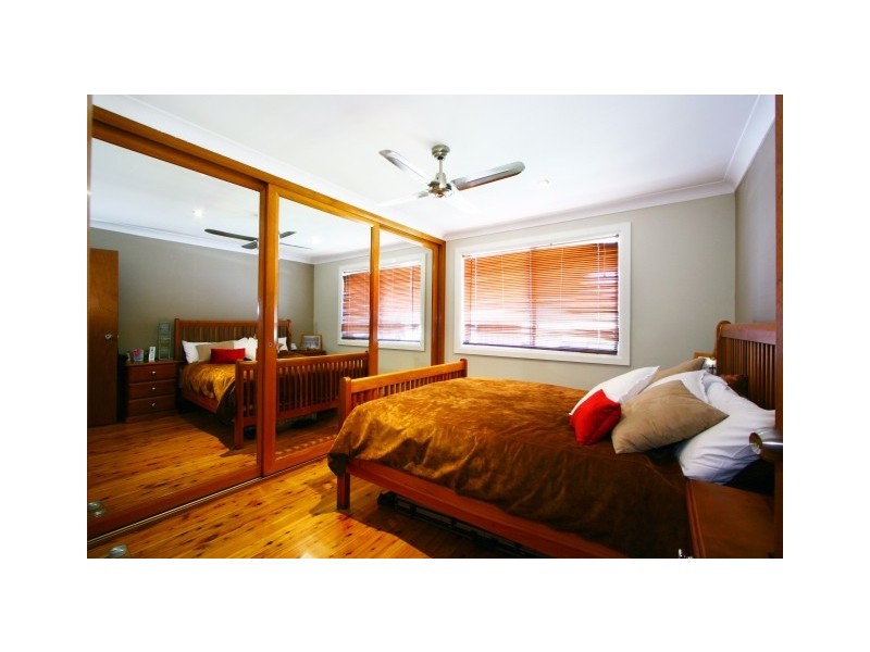 17 Lawrence Avenue, Mount Warrigal NSW 2528