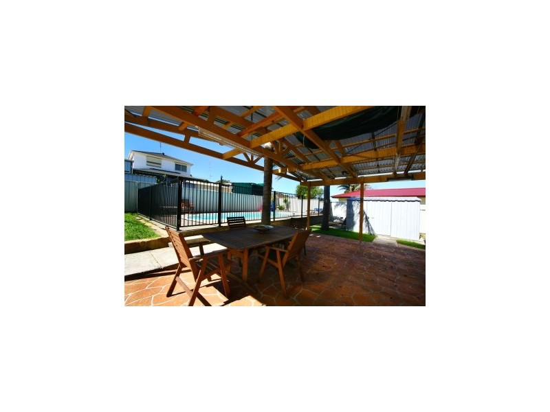 17 Lawrence Avenue, Mount Warrigal NSW 2528