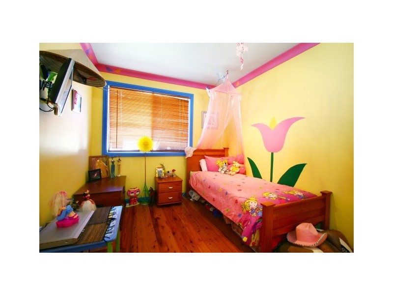 17 Lawrence Avenue, Mount Warrigal NSW 2528