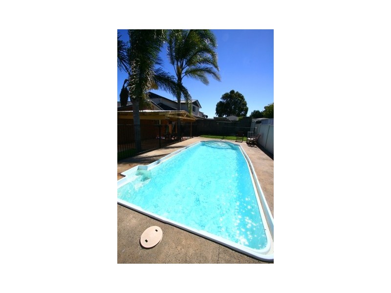 17 Lawrence Avenue, Mount Warrigal NSW 2528