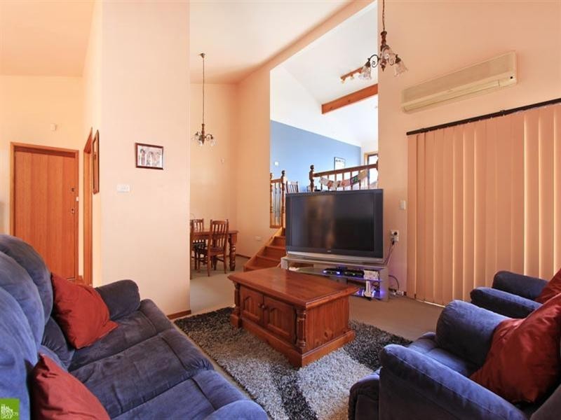 89 Iola Avenue, Farmborough Heights NSW 2526