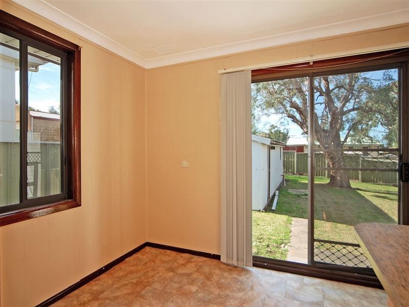 27 Booth Street, Warilla NSW 2528