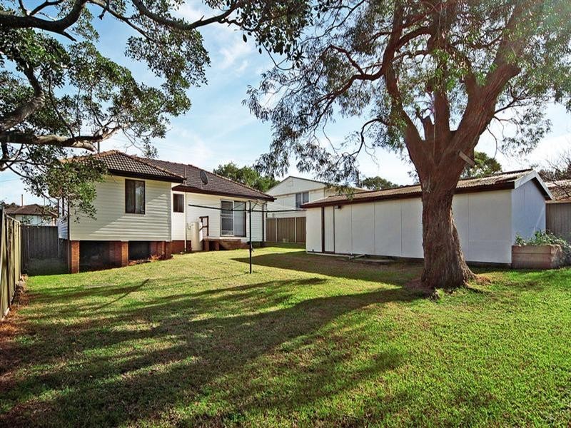 27 Booth Street, Warilla NSW 2528