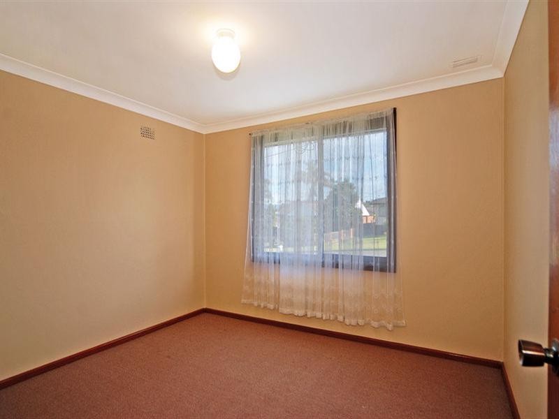 27 Booth Street, Warilla NSW 2528